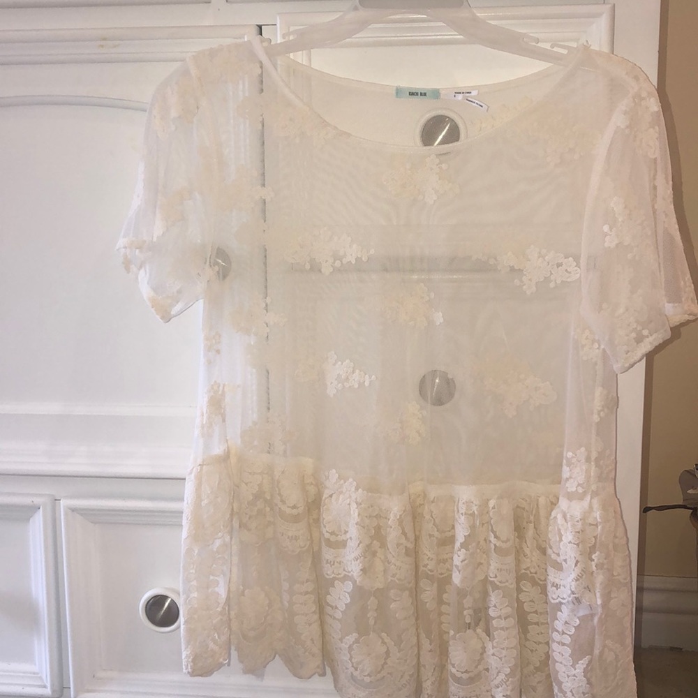 White lace top!💞 Never worn!